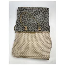 Yves Saint Laurent-YVES SAINT LAURENT Handbags T.  Leather-Multiple colors