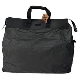 Issey Miyake schwarze vegane Lederreisetasche Schwarz