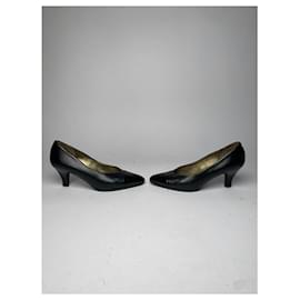 Yves Saint Laurent-YVES SAINT LAURENT Heels T.EU 36 Patent leather-Black