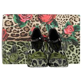 Dolce & Gabbana-Dolce & Gabbana Floral Mary Jane Pumps in Multicolor Satin and Patent Leather -Multiple colors