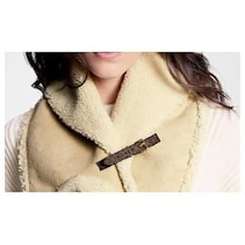 Louis Vuitton-LOUIS VUITTON Shearling Scarf LV Snug superb TBE Almost new condition M79739-Beige