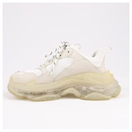 Balenciaga-Balenciaga Triple S Mesh x Leather Sneakers in White x Grey 541624, Size 39 EU-Cream