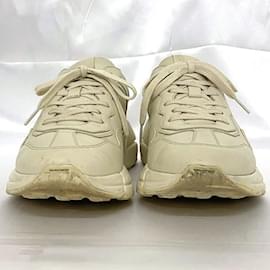 Gucci-Gucci White Shelly Interlocking Sneakers-White