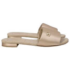 Chanel CC Sapatilhas Matelassadas em Cetim Bege Bege