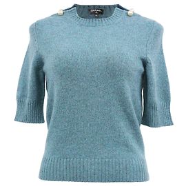 Kurzes, kurzärmliges Oberteil aus blauer Wolle mit perlenverzierten Strickdetails von Chanel Blau Hellblau