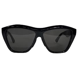 Bottega Veneta-Bottega Veneta BV1092S Cat Eye Sunglasses in Black Acetate-Black