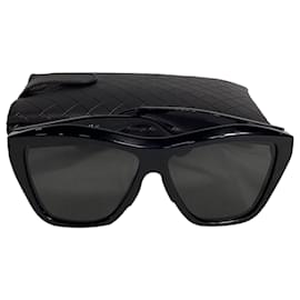Bottega Veneta-Bottega Veneta BV1092S Cat Eye Sunglasses in Black Acetate-Black