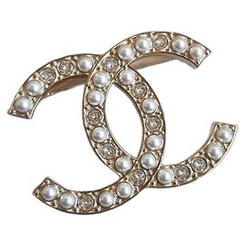 Broche Chanel Dourado com Pérolas e Zircônias Dourado