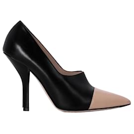 Fendi- Fendi Pointed Pumps in Black and Nude Leather-Black