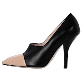 Fendi- Fendi Pointed Pumps in Black and Nude Leather-Black