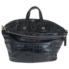 Bolsa de Ombro em Couro Embossed Givenchy Nightingale Preto