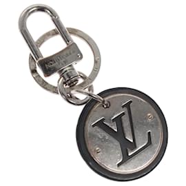 Louis Vuitton-LOUIS VUITTON Charm metal Silver LV Auth bs22399-Silvery
