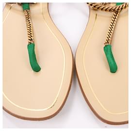 Gucci-Sandales thong à talon avec bride de cheville en suède vert et chaîne en métal Gucci taille 38 EU-Beige