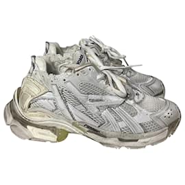 Balenciaga-Balenciaga Runner Sneakers in White Polyurethane	-White,Cream