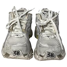 Balenciaga-Balenciaga Runner Sneakers in White Polyurethane	-White,Cream