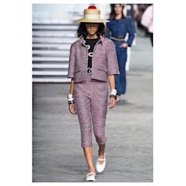 Chanel-Chanel 19C La Pausa Runway 2 Piece Set Tweed Jacket Matching Capri Pants FR 38-Black,White,Red,Dark blue