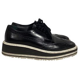 Brogues à plateforme Prada en cuir noir Noir