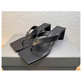 Balenciaga-Balenciaga Black Square Flip Flop Heels 37-Black