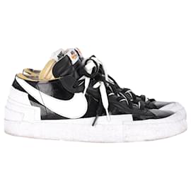 Nike-Nike x Sacai Blazer Low Sneakers in Black Patent Leather-Black