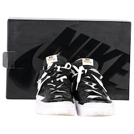 Nike-Nike x Sacai Blazer Low Sneakers in Black Patent Leather-Black