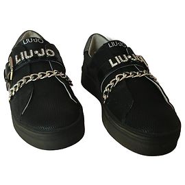 Tênis Liu.Jo pretos com strass e correntes prateadas Preto