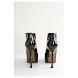 Saint Laurent-Patented leather heels-Black