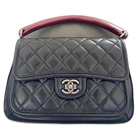 Chanel atemporal com alça e corrente de assinatura Preto