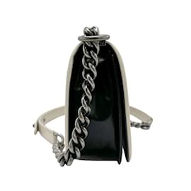 Chanel-Chanel Boy Shoulder Bag in Black and Off-White Leather-Black,Eggshell