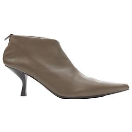 The row Der Row Bourgeoise Stretch Stiefelette mit spitzem, gebogenem Absatz Grau