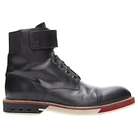 Louis Vuitton-Louis Vuitton Sword leather LV logo hiking lace up boots-Black