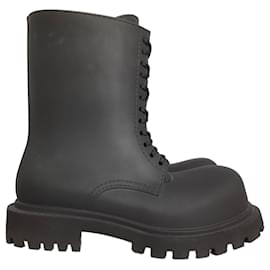 Balenciaga-Balenciaga Steroid Lace Up Boots in Black Rubber-Black