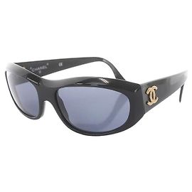 Óculos de sol pretos com logo CC dourado Chanel 04154 Preto Dourado
