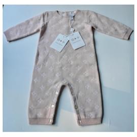 Louis Vuitton-LOUIS VUITTON New pink cashmere onesie 6 Months-Pink