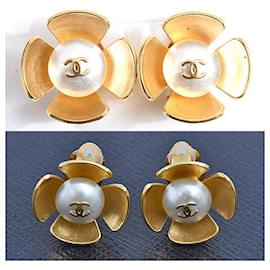Chanel-Chanel GP Coco Mark Flower Design Earrings 96P-Golden