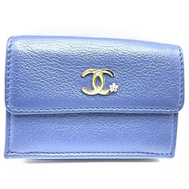 Carteira tri-fold de couro Lucky Flower da Chanel Azul marinho