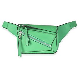 Bolsa de cinto Mini Puzzle em couro de bezerro verde selva Loewe Verde
