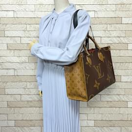 Louis Vuitton-Louis Vuitton On the Go MM Giant Monogram Shoulder Bag-Brown,Monogram