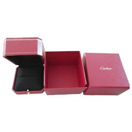 Cartier-Box für einen neuen Ring Rot