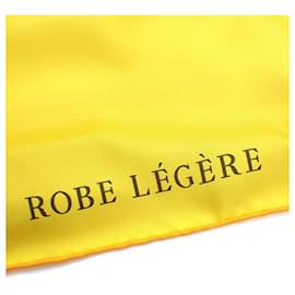 Hermès-Grand foulard en soie jaune Hermes-Jaune
