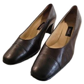 Bally Leather High Heels Dark Brown Dark brown