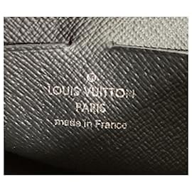 Louis Vuitton-Bolsa Clutch Pochette Voyage Damier MM Louis Vuitton em Lona Preta-Preto