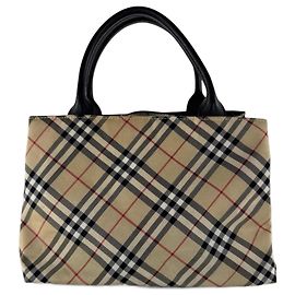 Modello Burberry Blue Label: Borsa beige Burberry Nova Check Blue Label Colore: Beige Beige