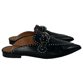 Mule eleganti con borchie Givenchy in pelle di vitello nera Nero