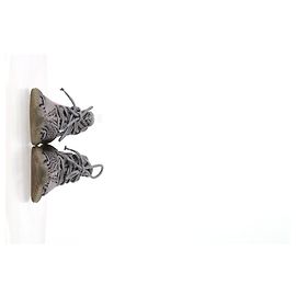 Sneaker Adidas Yeezy Boost 350 V2 Beluga in sintetico grigio Grigio