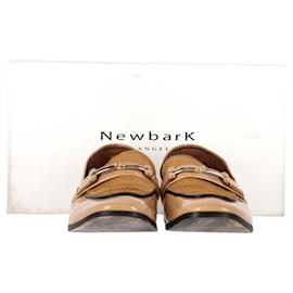 Autre Marque-Newbark Melanie Loafers in Beige Patent Leather-Beige