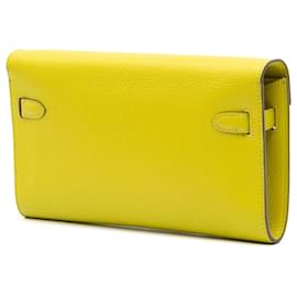 Hermès-Portefeuille Kelly To Go en chèvre Mysore jaune Hermès-Jaune