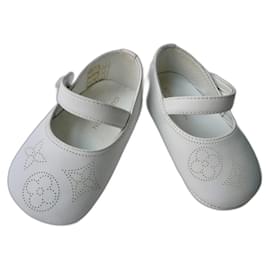 Louis Vuitton-LOUIS VUITTON White leather baby slippers unisex T18-White