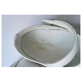 Louis Vuitton-LOUIS VUITTON White leather baby slippers unisex T18-White