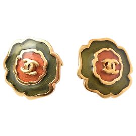 Brincos de studs com motivo de flor dourada Chanel Dourado