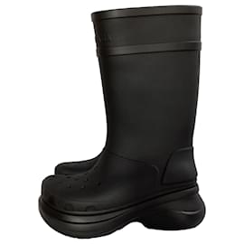 Balenciaga- Balenciaga x Crocs Mid-Calf Boots in Black Rubber-Black